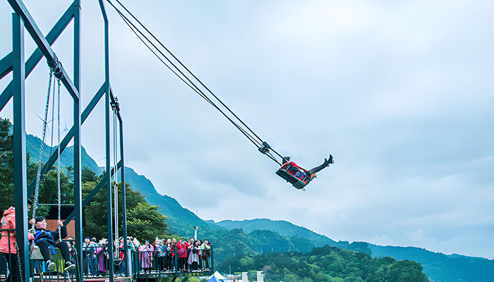 Cliff Swing